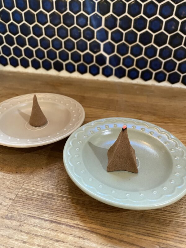和ハーブの香りを楽しむ〜ヤブニッケイのお香づくり