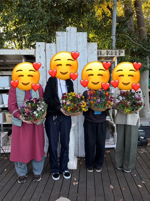 ビオラや葉ボタンで作るフラワーリース教室