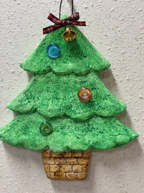 モルタルで作る小さなクリスマスツリー